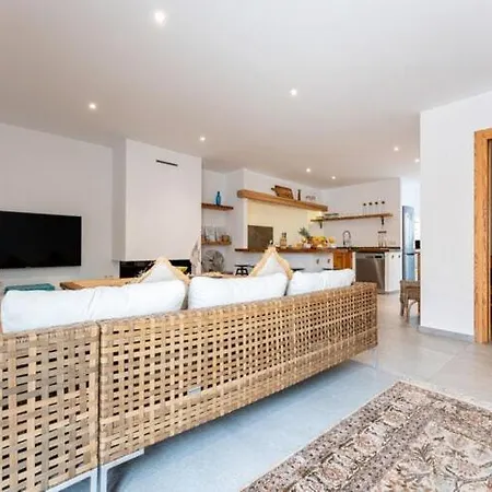 Faro's Beachhouse For 8 *
