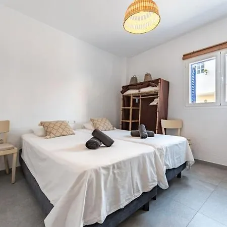 Faro's Beachhouse For 8 度假居 马拉加
