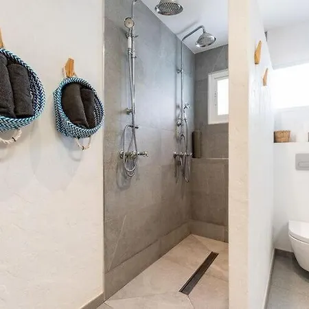 Faro's Beachhouse For 8 度假居 马拉加
