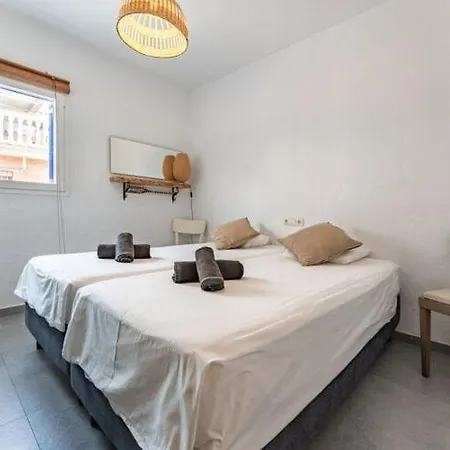 Faro's Beachhouse For 8 度假居 *