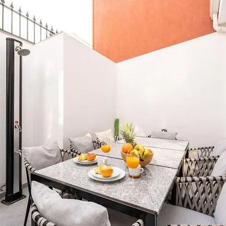 Faro's Beachhouse For 8 度假居 *