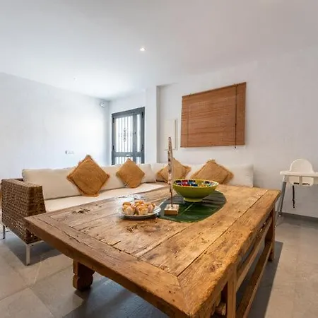 Faro's Beachhouse For 8 度假居 马拉加