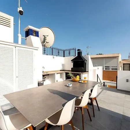 度假居 Faro's Beachhouse For 8 *